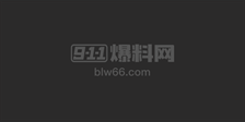 老外挑战鳄鱼权威 拿鳄鱼蹭蛋蛋 结果蛋蛋被咬住不放